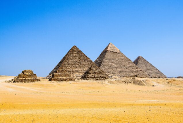 Day Tour To Pyramids Of Giza and Egyptian Museum